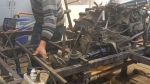 Устанавливаю раздатку на вездеход