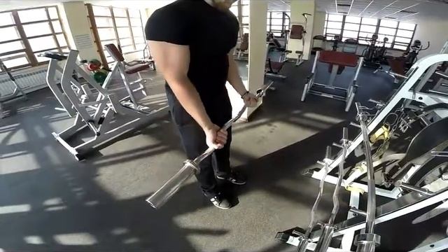 сгибание рук с EZ грифом смотреть онлайн