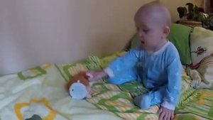 Говорящий хомяк и ребенок.  Беседа прикольного малыша с хомяком повторюшкой.