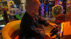 Классный развлекательный центр Фунтура! DONETSK CITY!!! Часть 1. Стешу не пустили на атракцион!!!