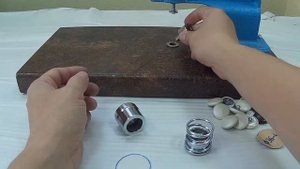 Обзор матрицы для ОБТЯЖКИ ПУГОВИЦ каретной стяжки своими руками.