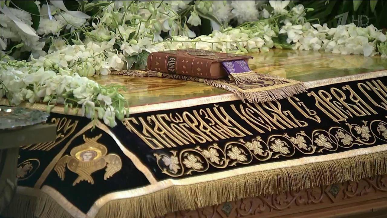 В Великую субботу верующие по традиции освящают куличи, яйца и другие пасхальные угощения