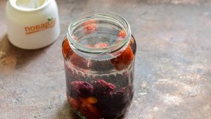 Компот из ежевики и клубники на зиму