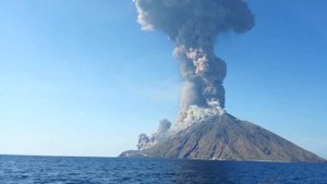 Stromboli volcano eruption / Извержение вулкана Стромболи