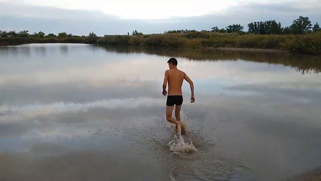 Наконец 100 подписок!!!//Прыжок в холодную воду-летняя тихая водичка! смотреть онлайн