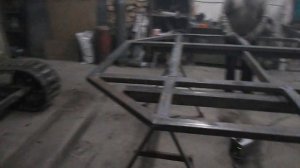 Мотоцикл на гусеницах и плафторма под автомобиль