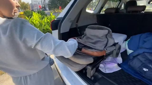 Как сложить детскую прогулочную коляску BabyCare Qbit одной рукой? смотреть онлайн