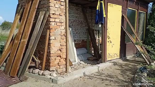 Помещение для хранения инвентаря из подручного материала