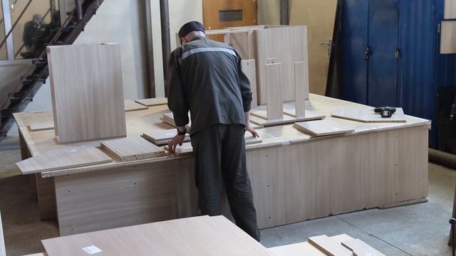 Цех по изготовлению гнутоклееной фанеры ДЛЯ СБОРКИ КРЕСЕЛ И СТУЛЬЕВ открылся в колонии ИК-13 смотреть онлайн
