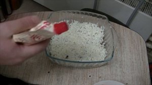 Салат из шпротов и соленых огурцов. Вкусный слоеный салат.