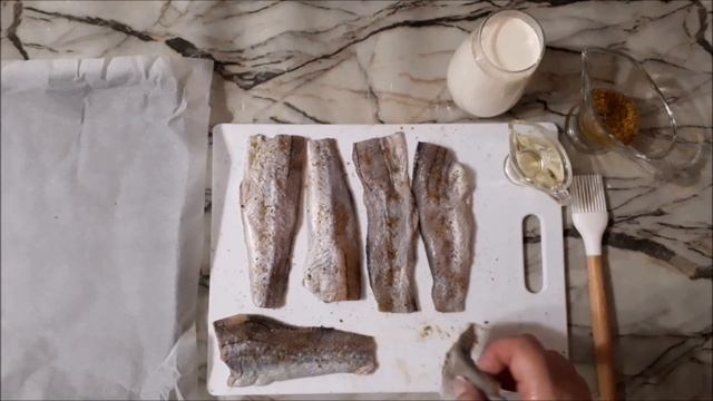 Проще - не придумаешь, вкуснее- не бывает. Минтай с сливочно-горчичным соусом