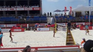 Пляжный волейбол на на Поклонной Горе в Москве