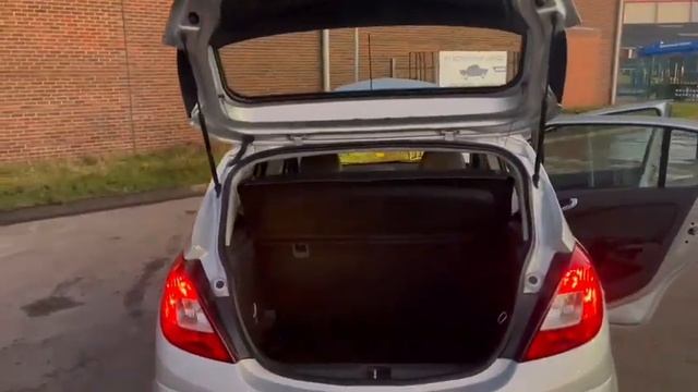 Vauxhall Corsa 1.2 16V SE Euro 5 5dr смотреть онлайн