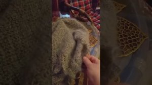 связала пуховую косынку,