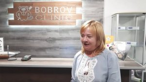 Позитивный видео отзыв пациента. Лечение и протезирование зубов в Клинике Бобров в Москве.