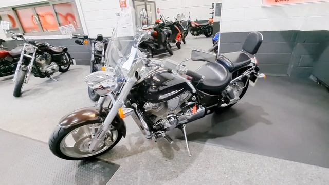 Honda VTX1800 Cruiser  - Vance & Hines Longshots - Walk Round Rev