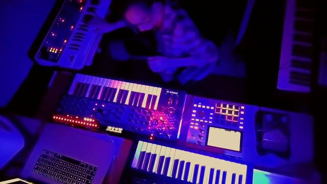 Gratefulness // A HWJ Challenge wt MPC One + Sequential PRO 3 + Roland Gaia + korg Minilogue XD смотреть онлайн