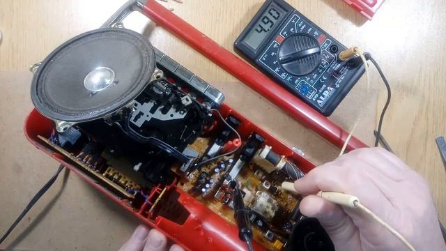 Простой ремонт магнитолы “National RX-M50”.