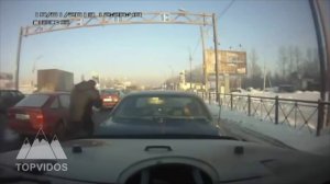 Перцовый баллончик в драке.