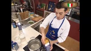 ? Фарфалле с грудинкой, помидорами и рикоттой (Академия пасты "Barilla")