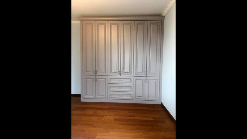 Классический шкаф в спальню