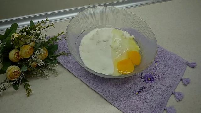 Очень вкусно и быстро готовим вишневый творожный пирог