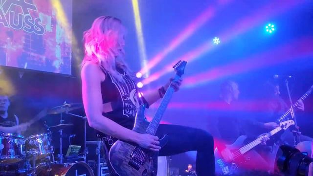 Nita Strauss - The Stillness at the End - Seattle - December 4, 2018 смотреть онлайн