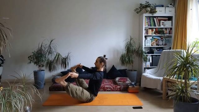 Хатха-йога, 1.5 часа смотреть онлайн