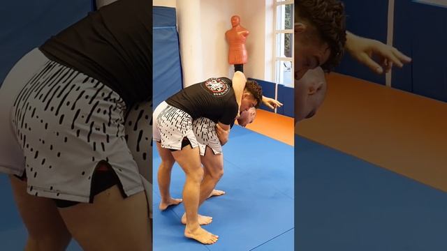 Roll Over Counter - Counter Throws with this Trick to get top Position - BJJ for MMA Short