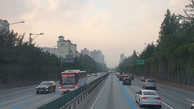 버스타고 서울여행, 2층 버스에서 바라 본 경부고속도로 풍경, 양재에서 반포까지 смотреть онлайн