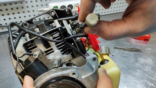 Регулировка карбюратора на 4-х тактной мотокосе смотреть онлайн