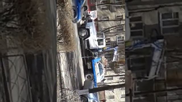 Эвакуируют машину