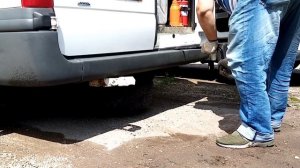 36. Летний Нижнекамск. Вешаем запаску на Форд Транзит.