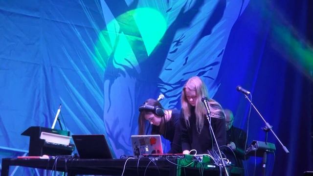 LOVOZERO & Kira Weinstein @ FIELDS 2016 смотреть онлайн