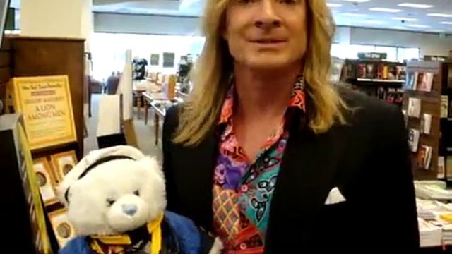 Frank McKinney visits Barnes and Noble смотреть онлайн