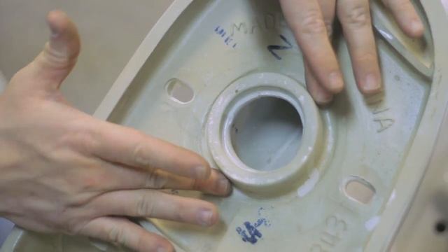 Toilet Repair : How Do I Replace a Toilet Horn? смотреть онлайн