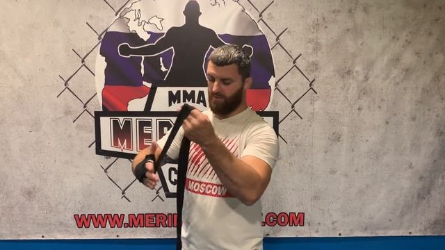 Один из вариантов как бинтовать руки в Боксе. смотреть онлайн