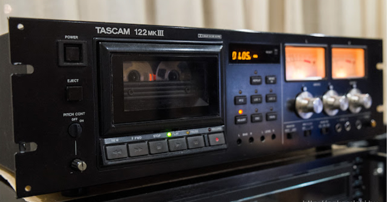 Профессиональная кассетная дека TASCAM 122 MKIII с 3 головками-ЯПОНИЯ-АПРЕЛЬ-1981-год