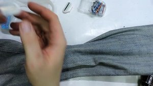 Заточка бритвы Gillette (Джиллет) джинсами