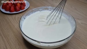 ЛЕТОМ НЕ МОГУ НАЕСТЬСЯ ЭТОЙ ВКУСНОТОЙ! КЛУБНИЧНО- БАНАНОВЫЙ ДЕСЕРТ. Готовится за 5 минут, без муки!