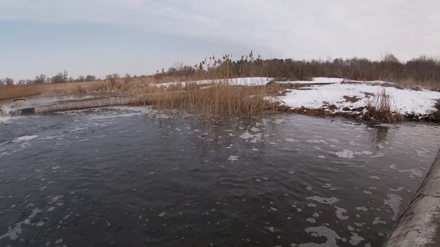 Ловлю РЫБУ с труб ОЧИСТНЫХ СООРУЖЕНИЙ! | Мормышинг | ЭКСТРЕМАЛЬНАЯ РЫБАЛКА