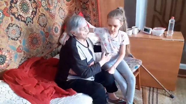 Внучка приехала в гости бабушке??? смотреть онлайн