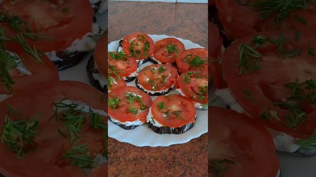 ЗАКУСКА из БАКЛАЖАНОВ. РЕЦЕПТ с МАЙОНЕЗОМ, ЧЕСНОКОМ и ПОМИДОРАМИ