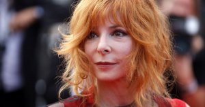 Mylene Farmer оказалась на костылях!