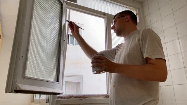 Ремонт кухни своими руками быстро и не дорого без снятия плитки. Покраска плитки и окон поэтапно.