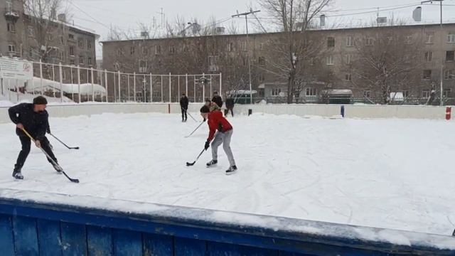 игра в хоккей, выходные дни осуждённых УФИЦа г. Барнаул смотреть онлайн