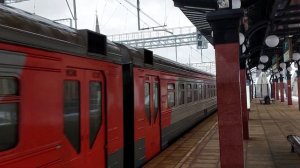 ЭД4МК-1002/ЭД4М-0347 прибывает на платформу Площадь Трёх Вокзалов.