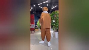 Красивая модная стильная женская одежда