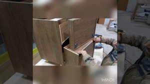 как снять ящик с кухни.?