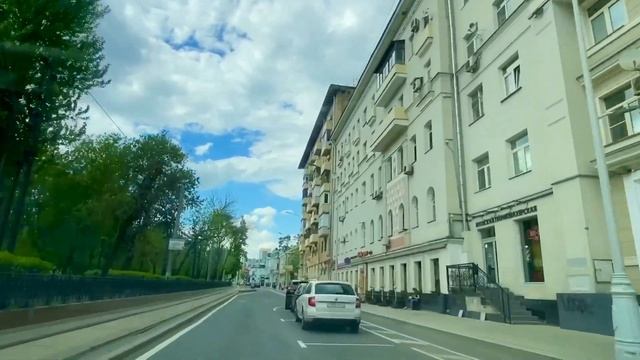 Старинные московские улочки от Яузской, до Уланского переулка. смотреть онлайн